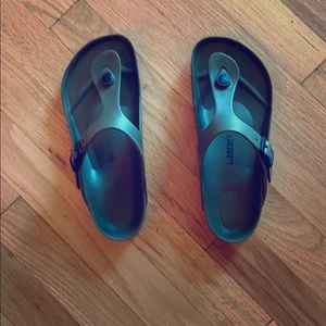 Birkenstock Gizeh - Like New!